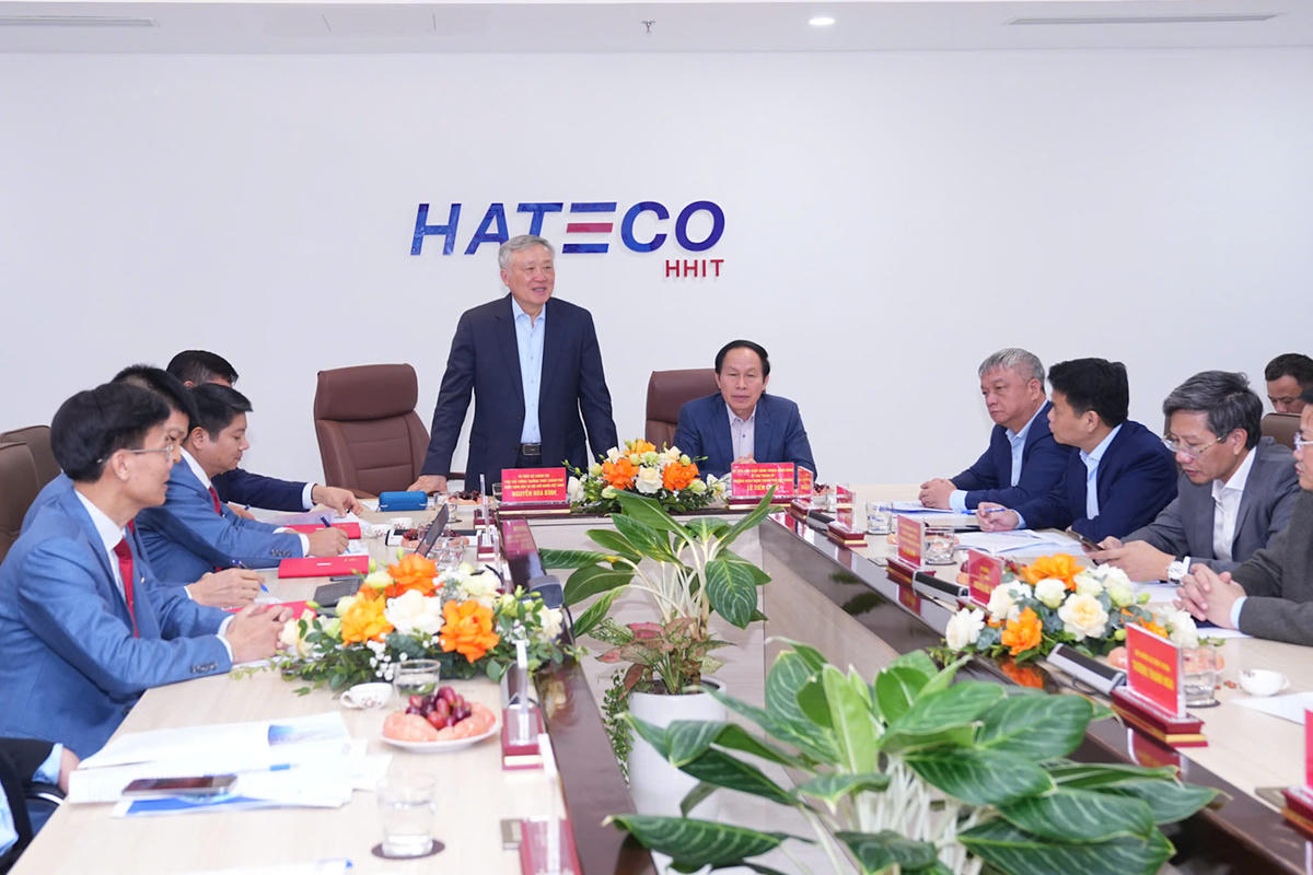 Phó Thủ tướng Thường trực Chính phủ Nguyễn Hòa Bình phát biểu tại buổi thăm, làm việc với Hateco Hải Phòng. Ảnh: ĐT.