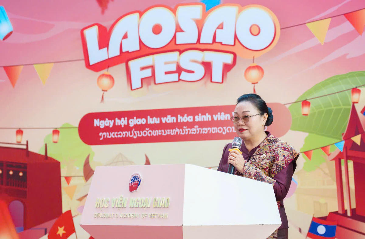 Bà Khamphao Ernthavanh -&nbsp;Đại sứ đặc mệnh toàn quyền nước Cộng hòa Dân chủ Nhân dân Lào tại Việt Nam phát biểu tại sự kiện.