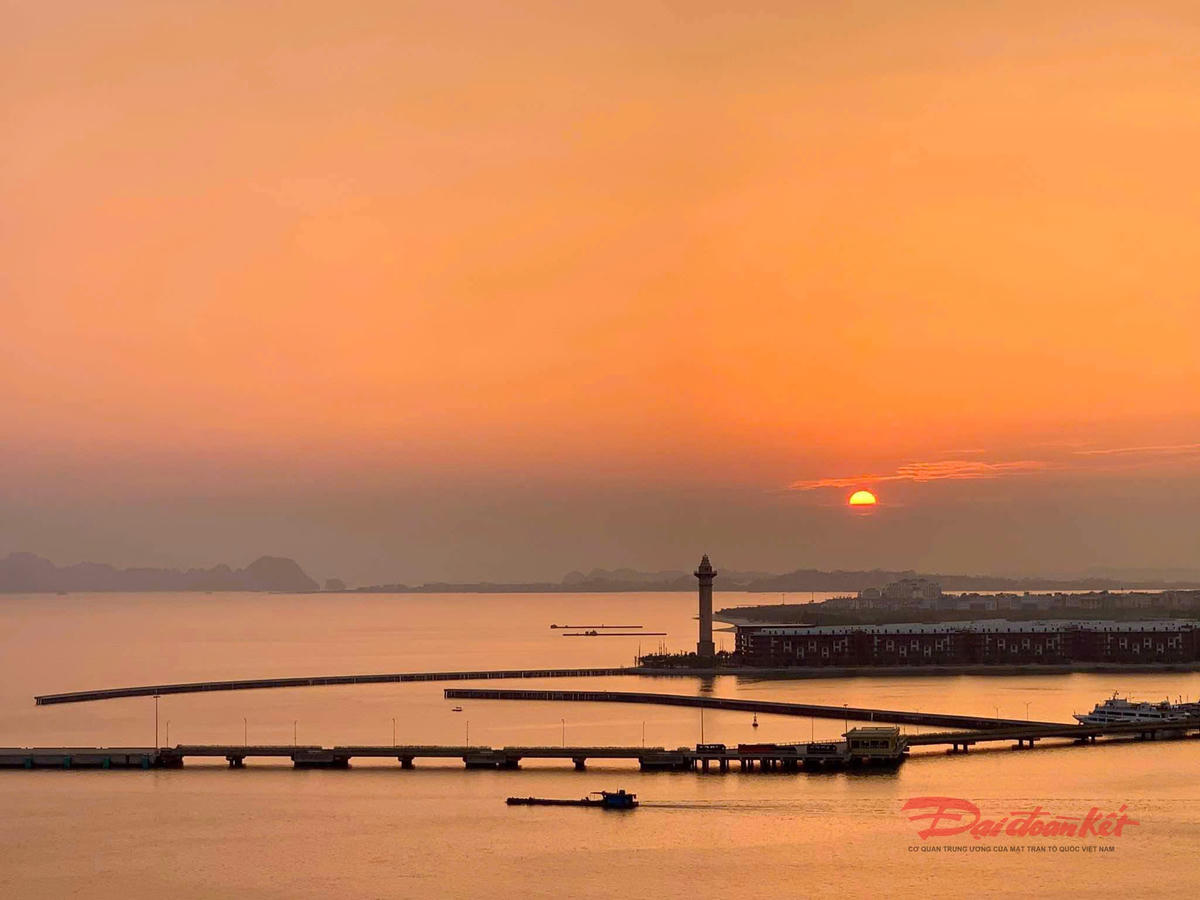 Vịnh Cửa Lục sắp có thêm tuyến đường ven biển. Ảnh: Nguyễn Quý.