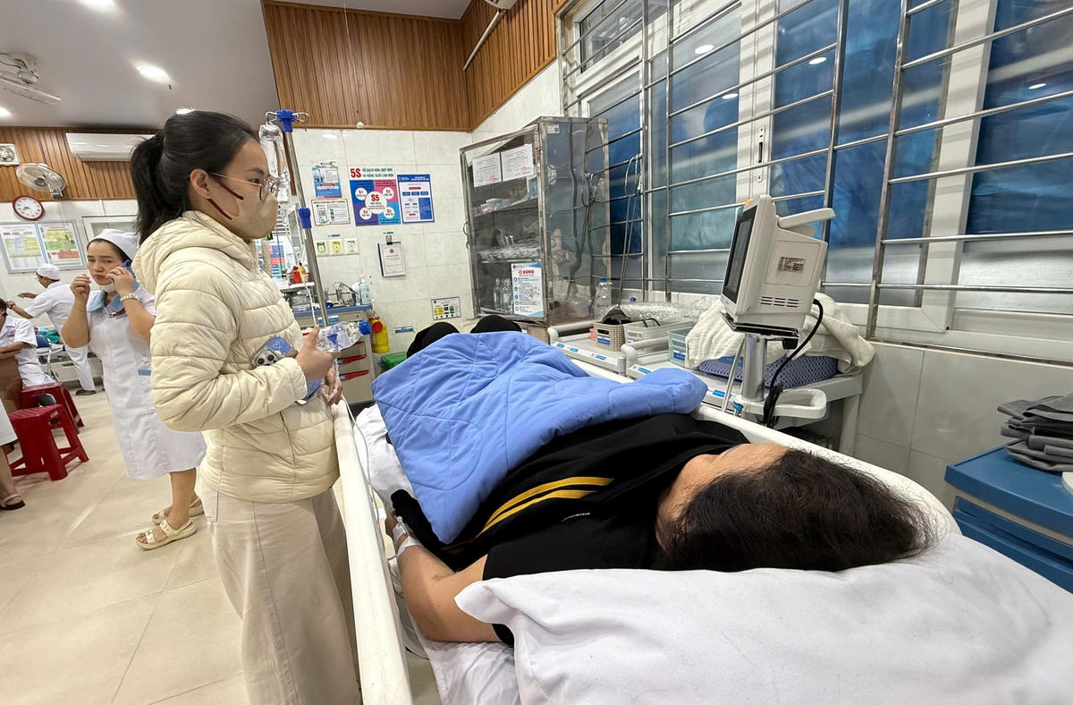 Một bệnh nhân Quảng Ngãi nghi ngộ độc thực phẩm do ăn bánh mì. Ảnh: CV.