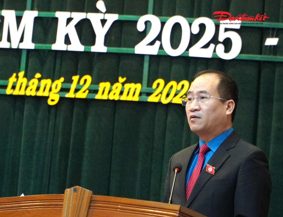 Phó Chủ tịch Ủy ban MTTQ tỉnh, Chủ tịch Liên đoàn Lao động tỉnh Hà Tĩnh Nguyễn Thế Hoàn phát biểu tại đại hội. Ảnh: HN.