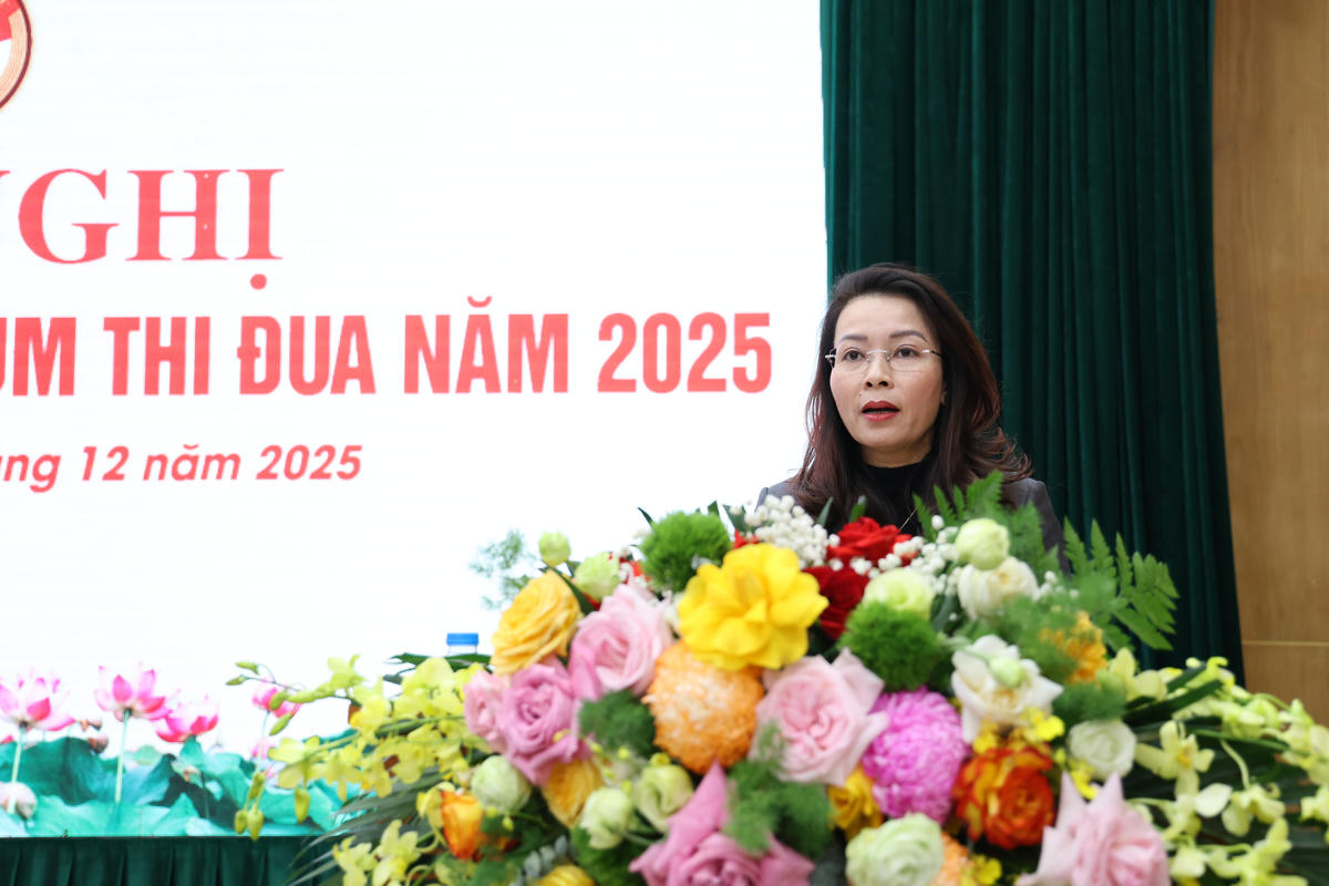 Bà Nguyễn Thị Hương - Phó Bí thư thường trực tỉnh ủy Bắc Ninh phát biểu chào mừng . Hội nghị