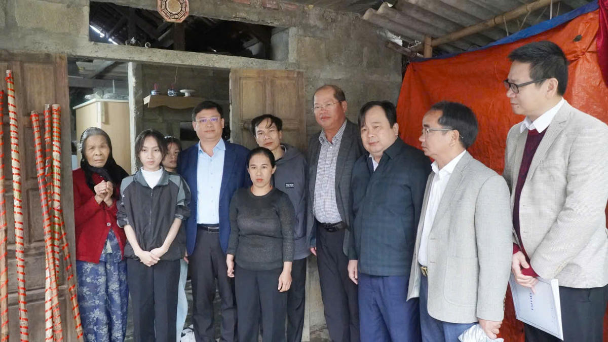 Thành phố Huế huy động cả hệ thống chính trị cùng vào cuộc trong công tác giảm nghèo bền vững. Ảnh: N.M