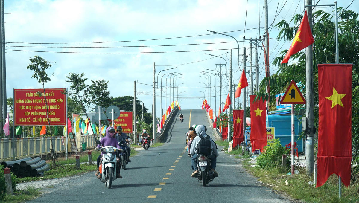Trung tâm xã Phú Hữu khang trang, sạch đẹp. 	Ảnh: ND&nbsp;