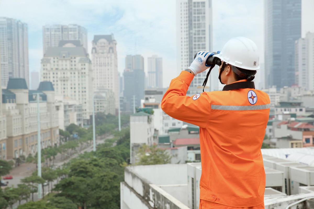 Thủ đô Hà Nội đang tăng trưởng mạnh, đô thị hóa nhanh và nhu cầu điện năng tăng cao chưa từng có