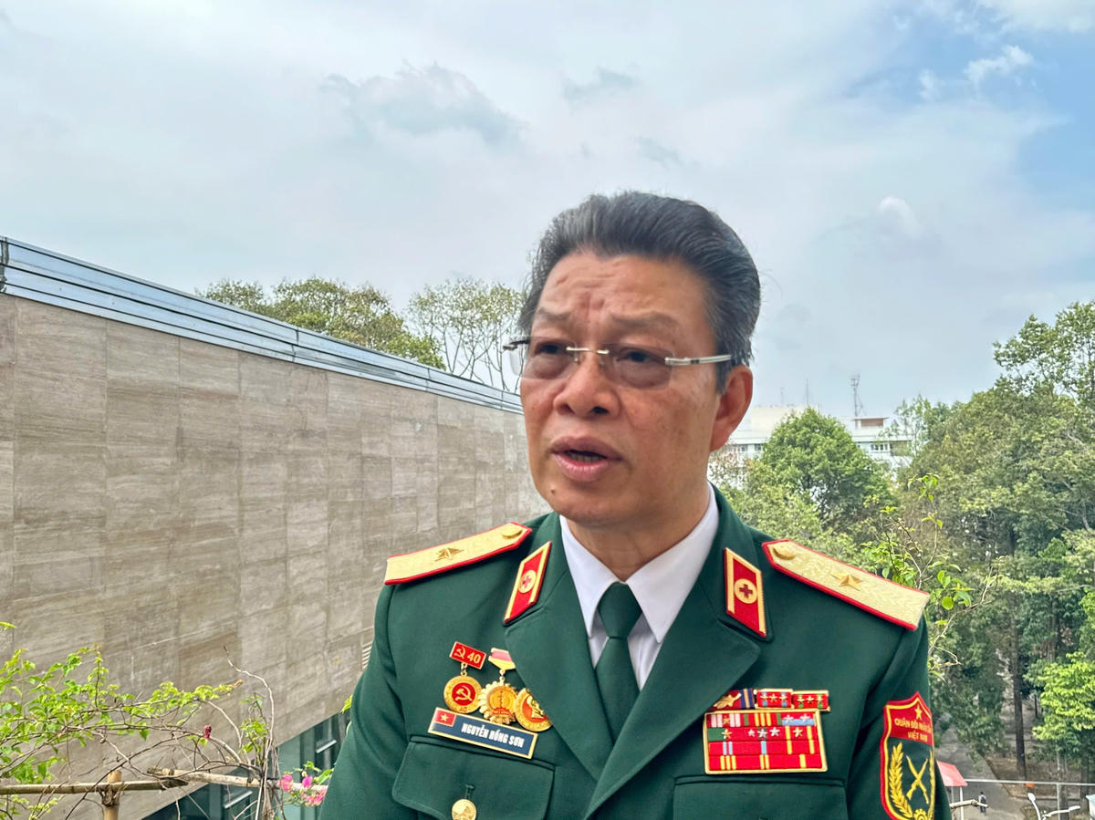 Thiếu tướng, PGS.TS, Thầy thuốc Nhân dân Nguyễn Hồng Sơn. 