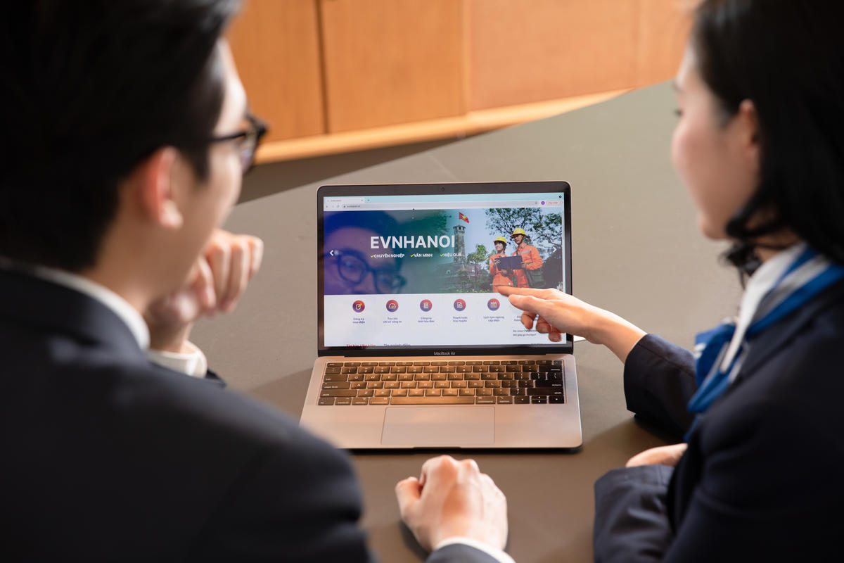 EVNHANOI đẩy mạnh chuyển đổi số trong toàn bộ hoạt động dịch vụ khách hàng