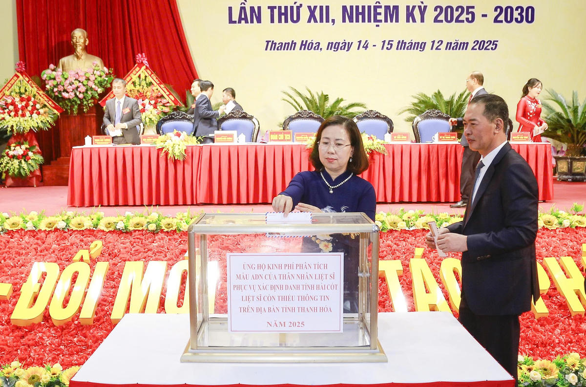 Đại hội đã phát động chương trình ủng hộ kinh phí phân tích mẫu ADN của thân nhân liệt sĩ để xác định danh tính hài cốt liệt sĩ còn thiếu thông tin trên địa bàn tỉnh Thanh Hóa. Ảnh: Lê Hợi