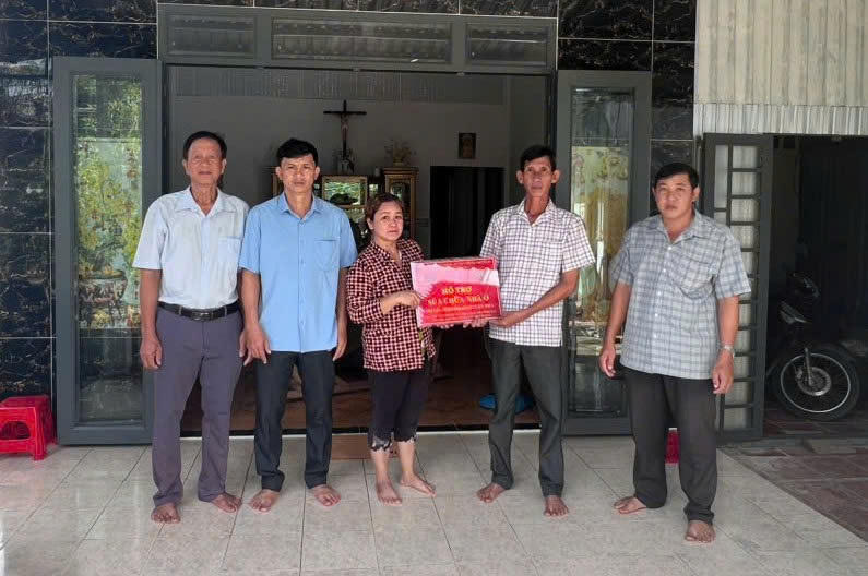 Xã Thới An Hội huy động các nguồn lực chăm lo hỗ trợ hộ nghèo, hộ khó khăn xây nhà ở. 	Ảnh: ND