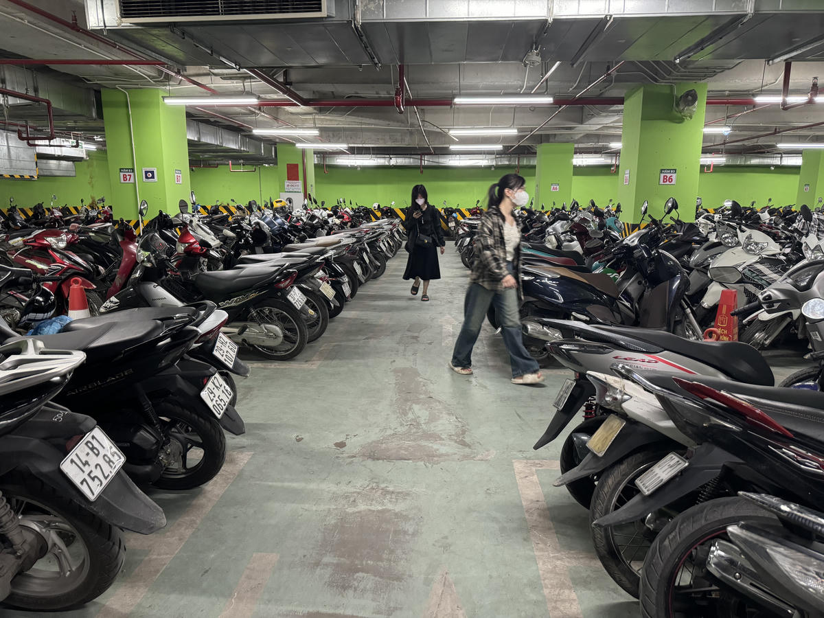 Cần nghiên cứu phương án bố trí khu vực riêng cho xe điện như tách biệt hệ thống điện, lối đi, giải pháp phòng cháy chữa cháy. 	Ảnh: Đức Quang.