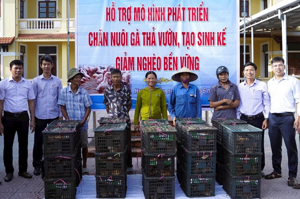 Hỗ trợ sinh kế cho người dân góp phần giảm nghèo bền vững. Ảnh: N.Q.