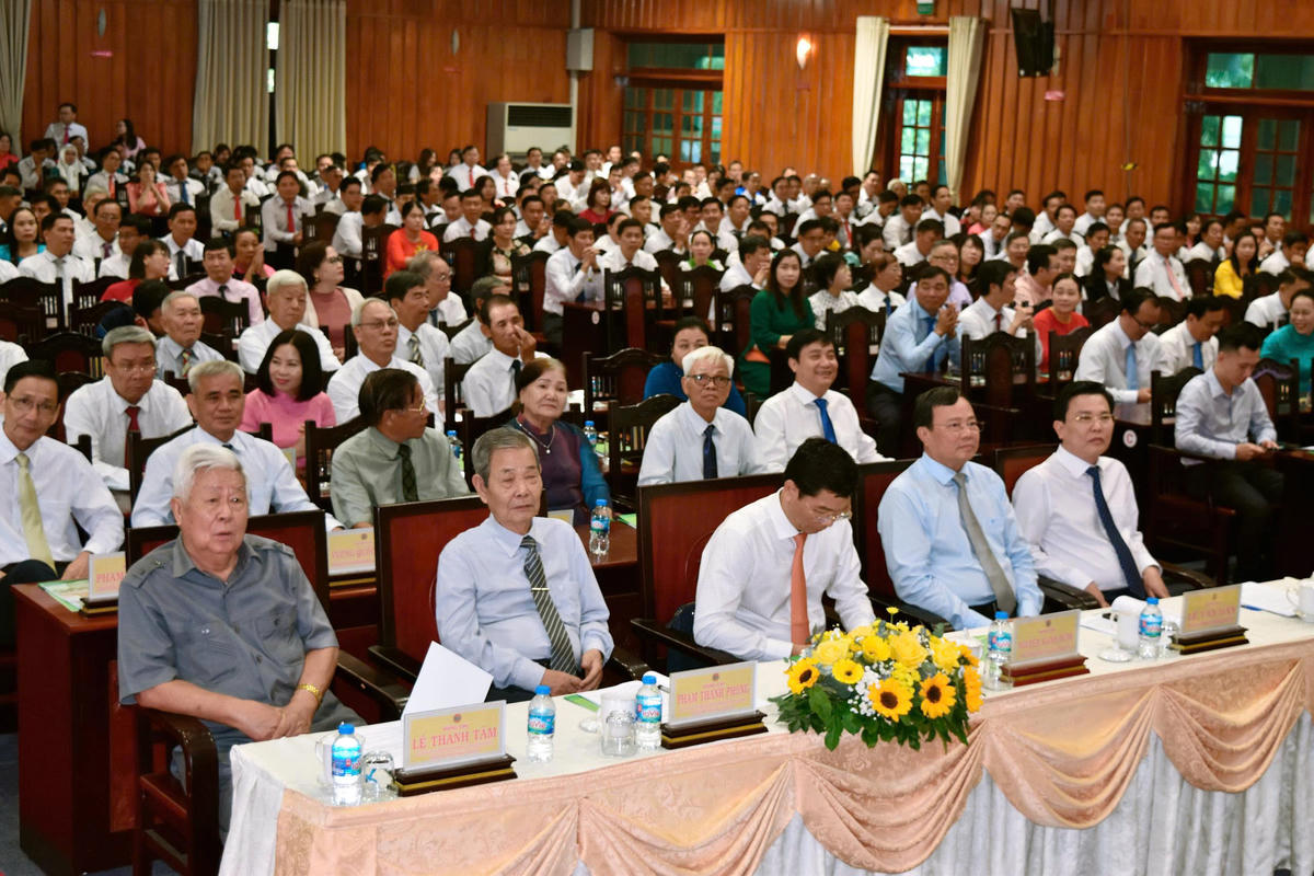 Các đại biểu, lãnh đạo và nguyên lãnh đạo Trung ương và tỉnh Tây Ninh tại Đại hội. Ảnh: Đ.H.