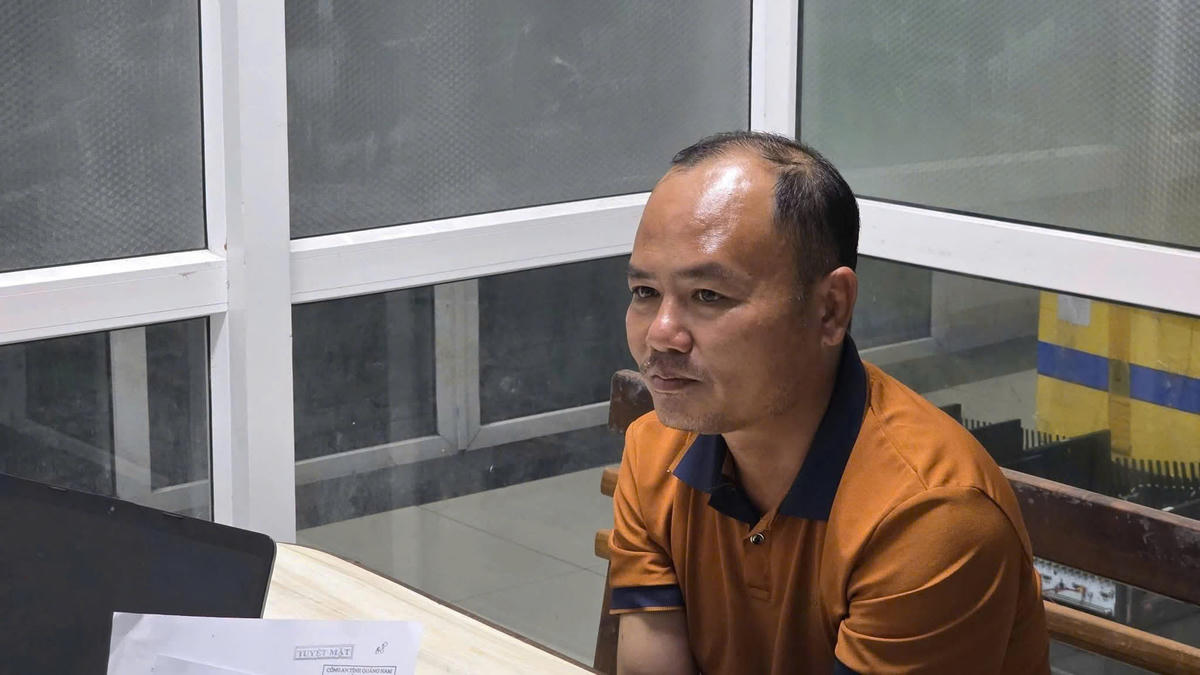 Đối tượng Nguyễn Hữu Hưng tại cơ quan điều tra. Ảnh: CV.