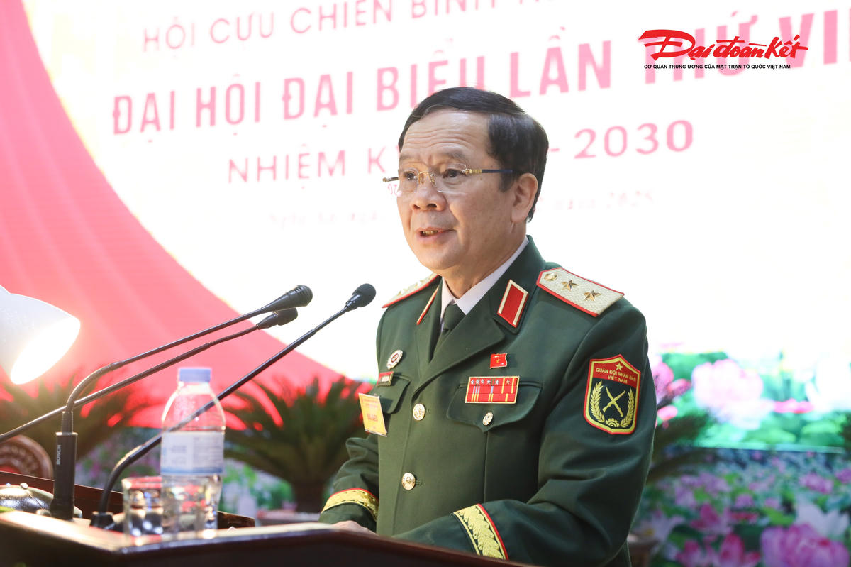 Trung tướng Khuất Việt Dũng - Phó Chủ tịch Trung ương Hội CCB Việt Nam phát biểu tại Đại hội. Ảnh: ĐB.