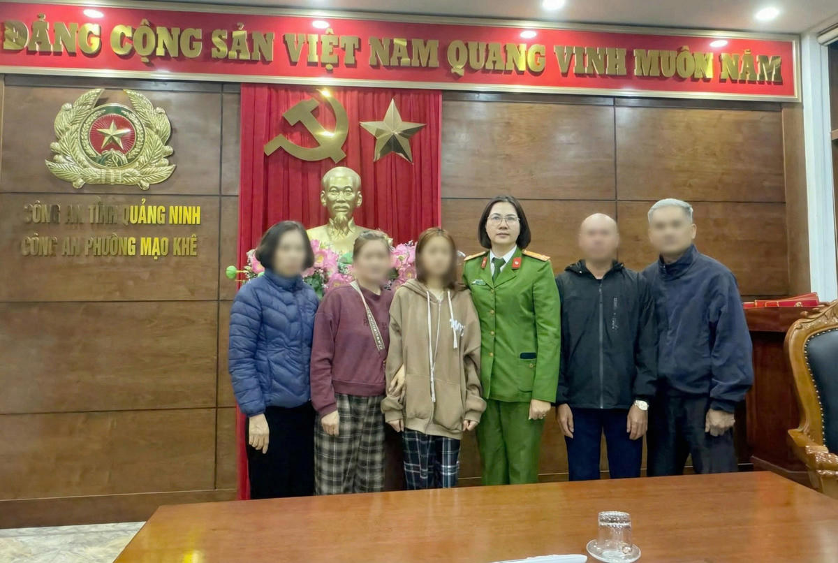 Công an phường Mạo Khê kịp thời ngăn chặn vụ lừa đảo “bắt cóc online”&nbsp;chiếm đoạt 200 triệu đồng&nbsp;nhắm vào học sinh (tháng 12/2025). Ảnh chụp Công an phường Mạo Khê tổ chức bàn giao cháu N.T.T (SN 2005) cho gia đình.&nbsp;