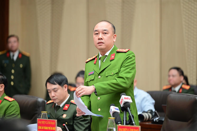 Đại tá Nguyễn Đức Long, Phó Giám đốc CATP Hà Nội thông tin tại buổi họp báo. Ảnh ANTĐ