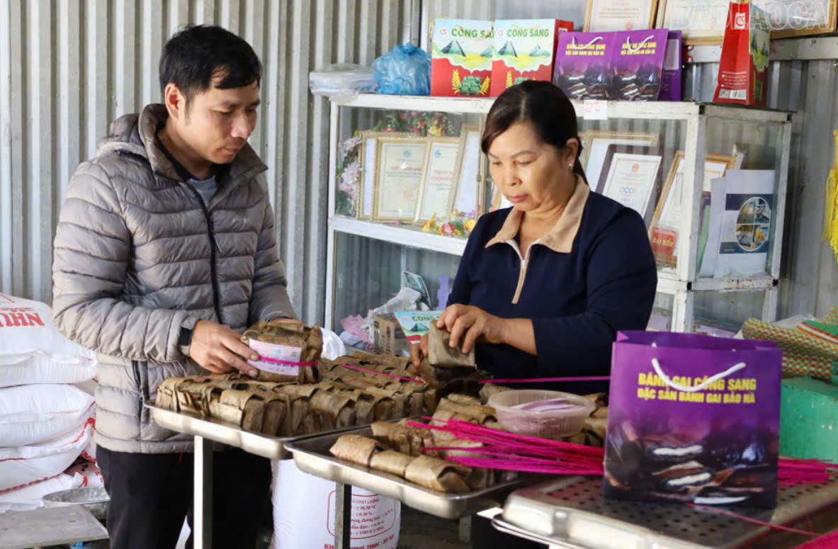 Trên hành trình giảm nghèo bền vững, Bảo Hà xây dựng được một số sản phẩm OCOP chất lượng. Ảnh: Vân Thảo