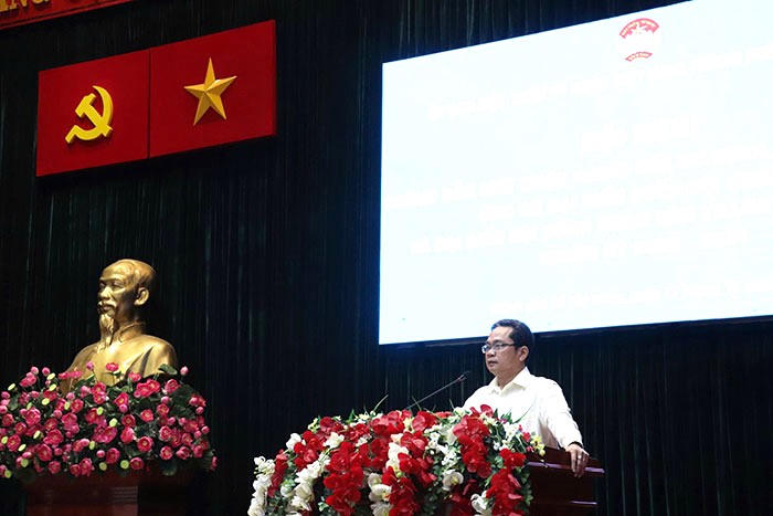 Ông Phạm Minh Tuấn - Phó Chủ tịch Ủy ban Mặt trận Tổ quốc Việt Nam TP Hồ Chí Minh phát biểu tại hội nghị. Ảnh: T.PH.