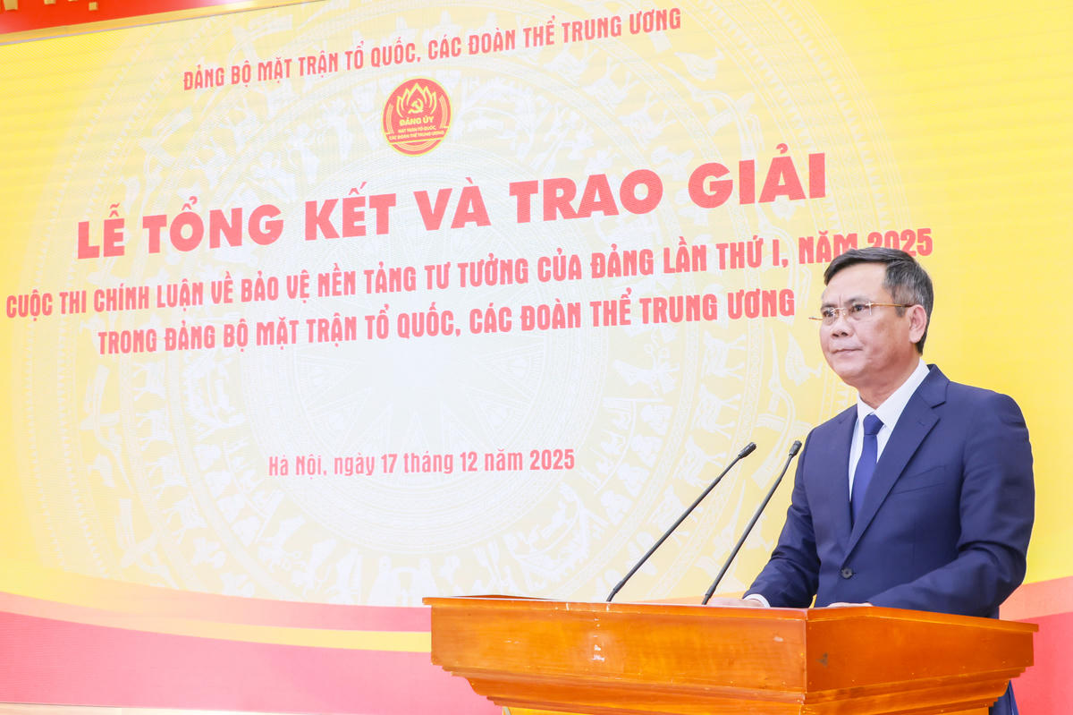 Đồng chí Trần Thắng, Phó Bí thư, Chủ nhiệm Ủy ban kiểm tra Đảng ủy MTTQ, các đoàn thể Trung ương phát biểu tại buổi lễ. Ảnh: Quang Vinh.