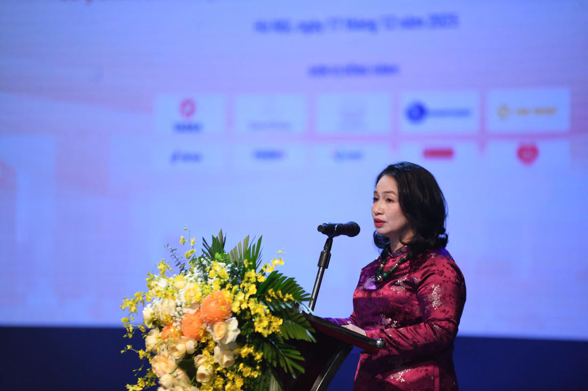 Bà Nguyễn Thị Hoàng Lan - Trưởng Ban biên tập Cổng thông tin điện tử Bộ VHTTDL, Trưởng Ban Tổ chức Cuộc thi phát biểu tại lễ trao giải. Ảnh: Phạm Sỹ.