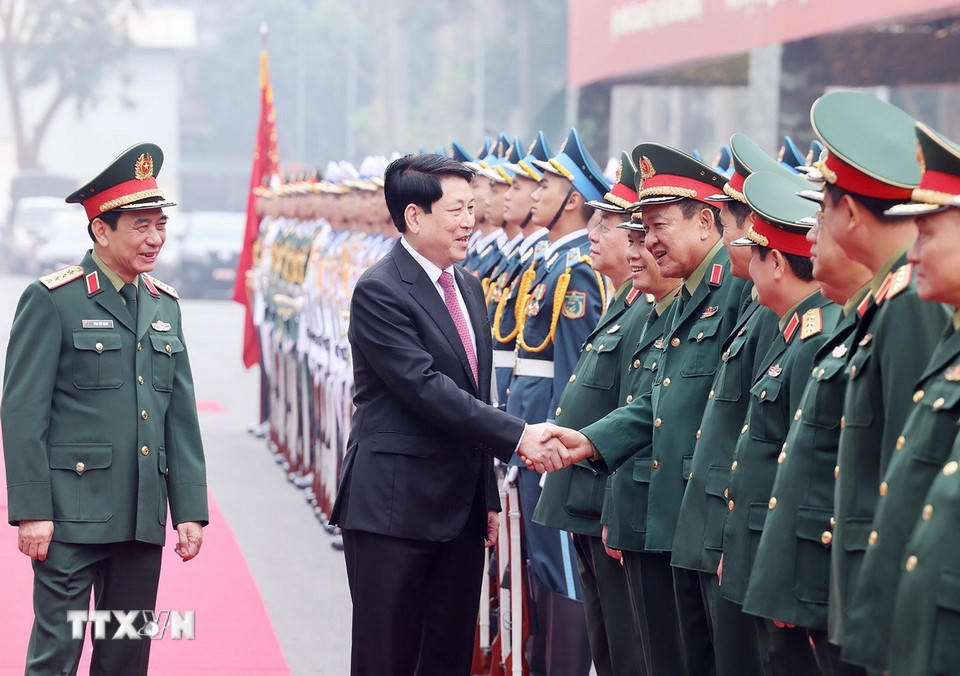 Chủ tịch nước Lương Cường với lãnh đạo Quân ủy Trung ương, Bộ Quốc phòng. (Ảnh: Lâm Khánh/TTXVN)