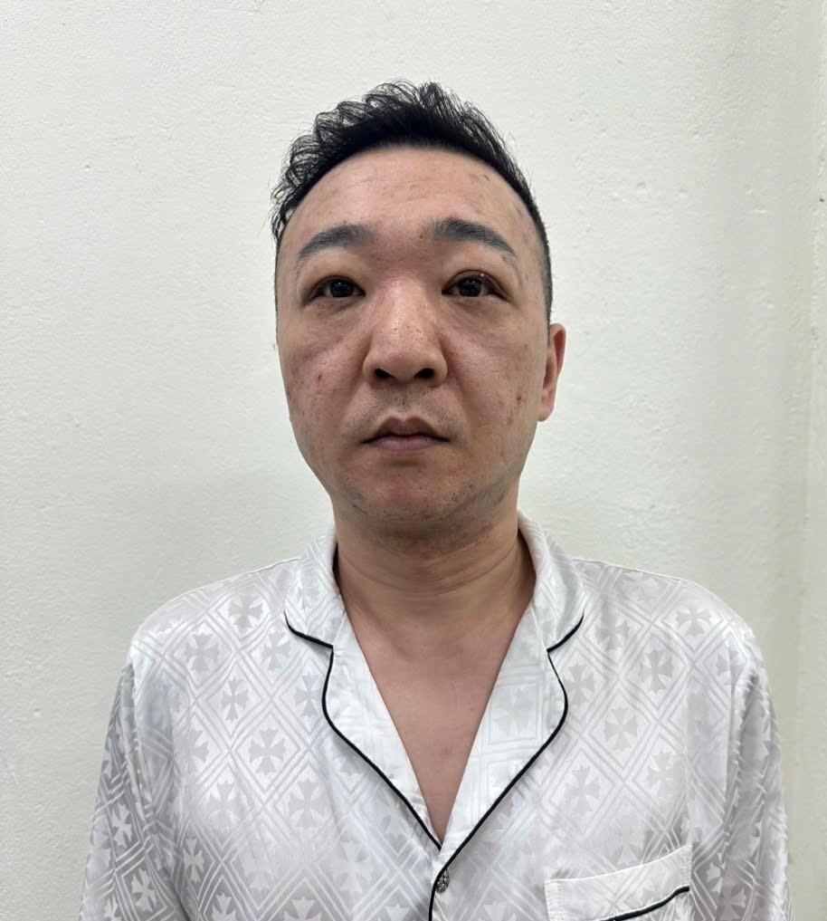 Đối tượng&nbsp;Zhang Yuan tại cơ quan điều tra. Ảnh: CV.