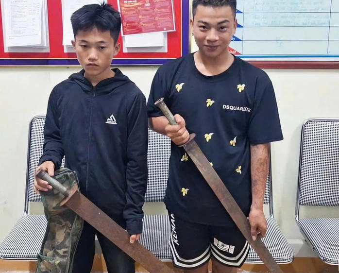 Hai đối tượng tại cơ quan điều tra. Ảnh: CAHT