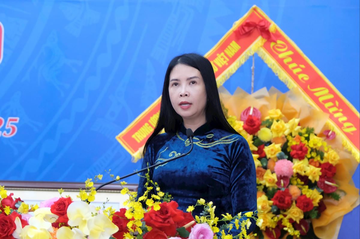 Bà Trần Lan Phương, Phó Chủ tịch Thường trực Hội LHPN Việt Nam phát biểu tại đại hội. (X.H)