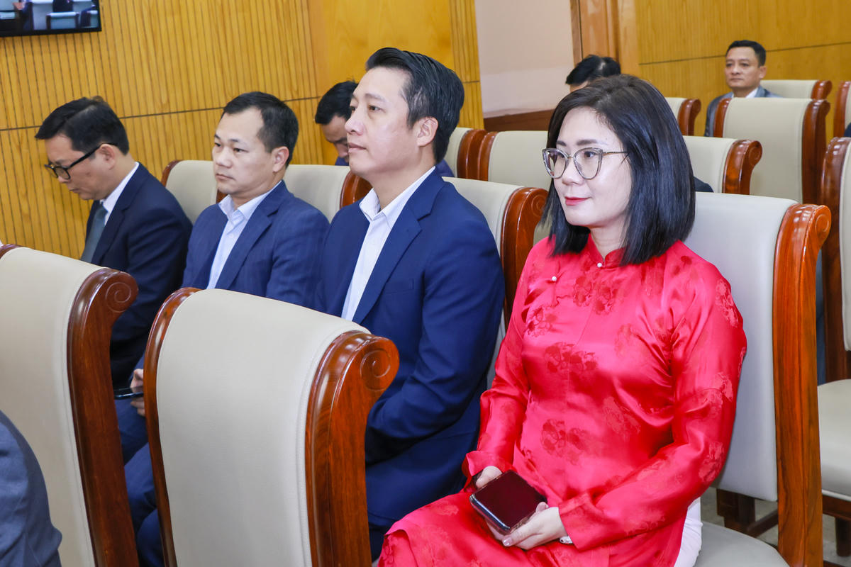 Các đại biểu tham dự buổi lễ. Ảnh: Quang Vinh.