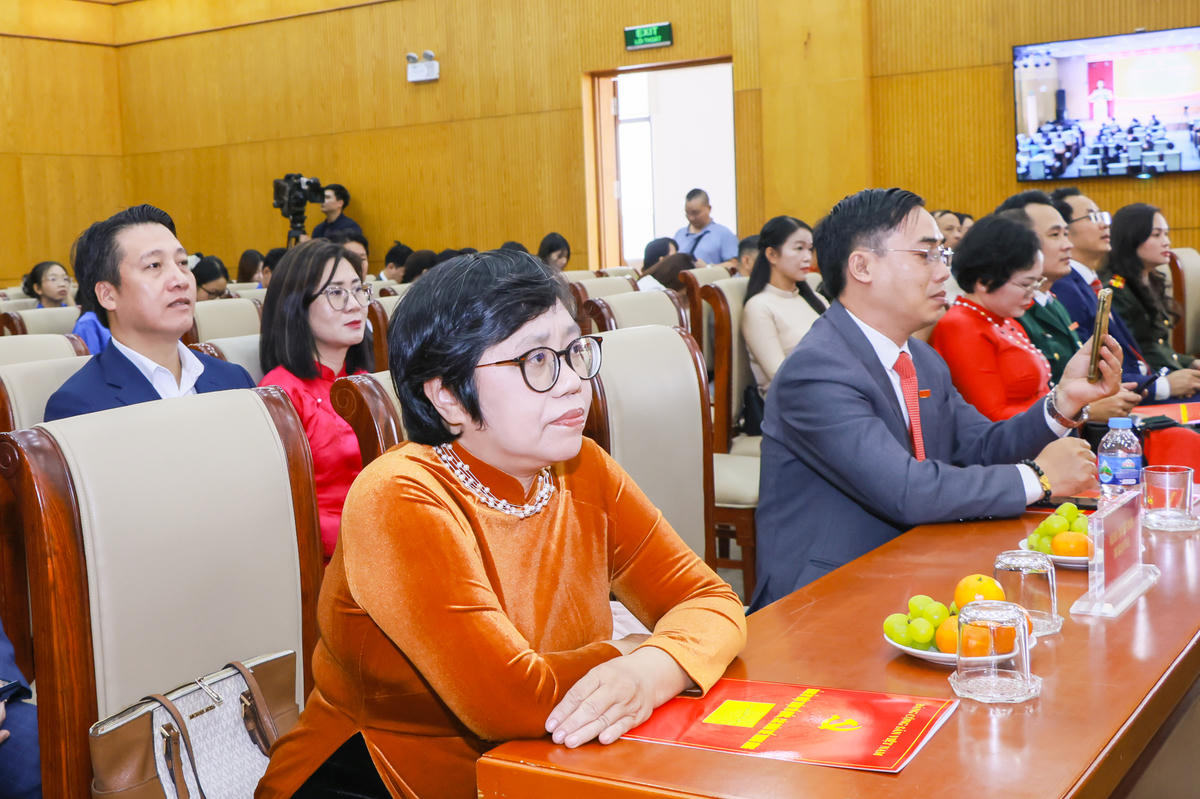 Các đại biểu tham dự buổi lễ. Ảnh: Quang Vinh.