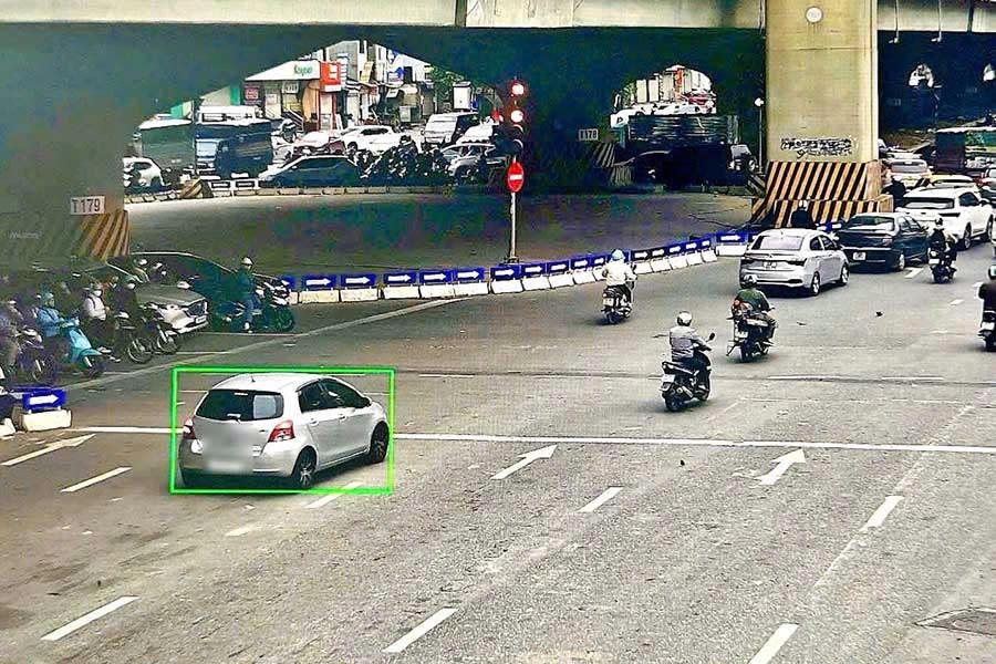 Hình ảnh xe ô tô vi phạm bị camera AI ghi hình.