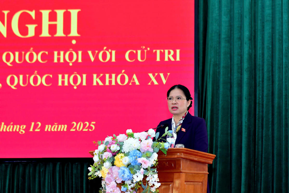 Phó Chủ tịch Ủy ban Trung ương MTTQ Việt Nam Hà Thị Nga phát biểu tại buổi tiếp xúc cử tri ở xã Chiêm Hóa. Ảnh: L.T.