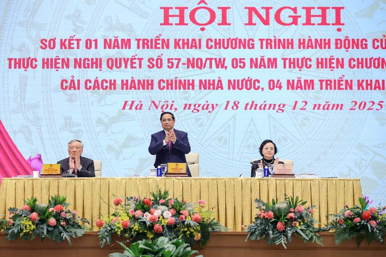 Thủ tướng Chính phủ Phạm Minh Chính chủ trì Hội nghị. Ảnh: Nhật Bắc.