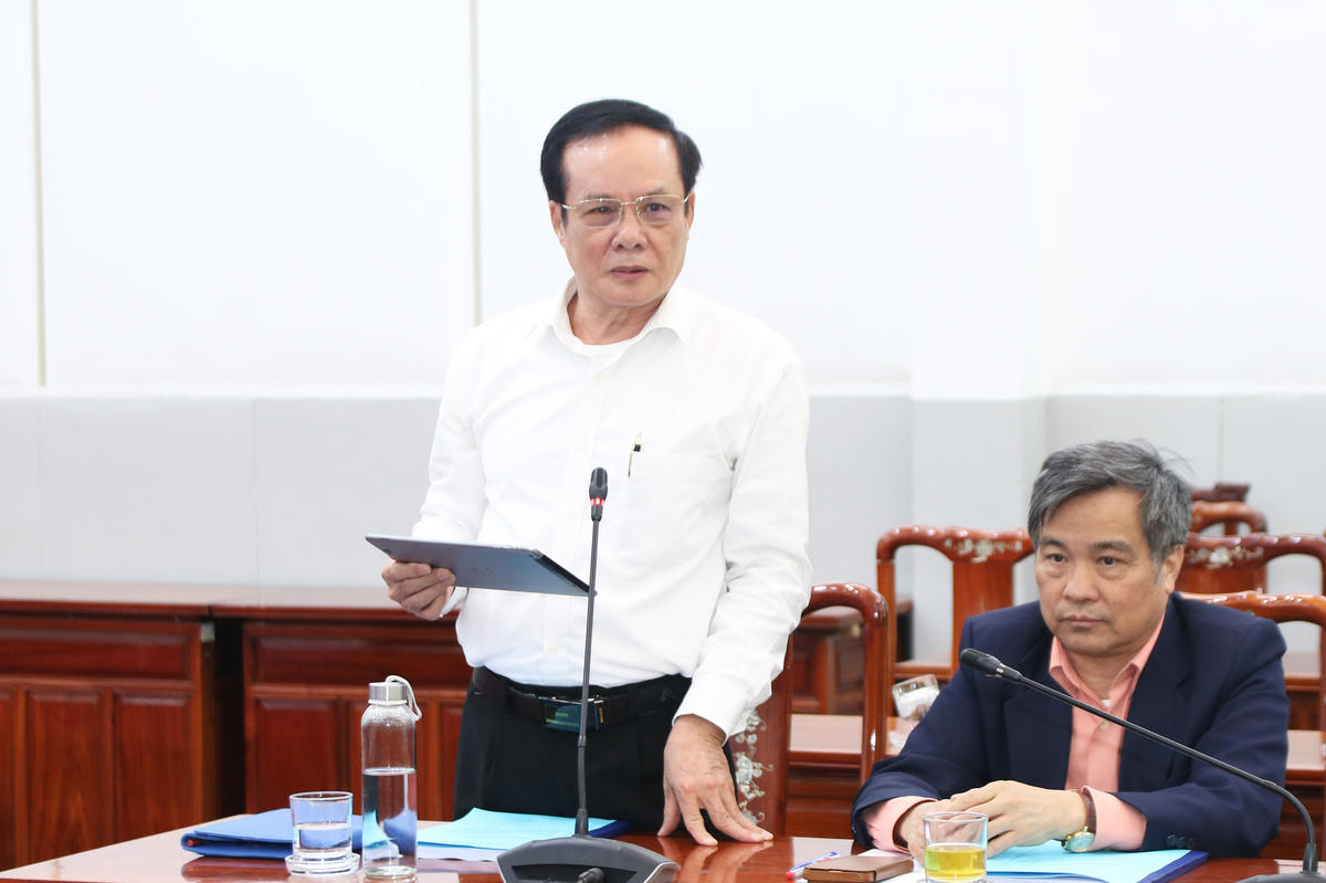 PGS.TS Lê Bá Trình, nguyên Phó Chủ tịch, Ủy viên Đoàn Chủ tịch UBTƯ MTTQ Việt Nam phát biểu tại Hội thảo.