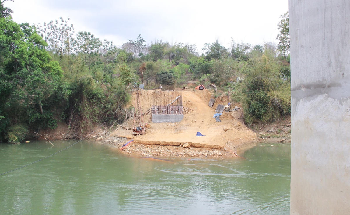 Dự án Xây dựng cầu cứng qua sông Nậm Mộ, nối từ xã Hữu Lập đến xã Hữu Kiệm (huyện Kỳ Sơn cũ) sử dụng nguồn vốn từ chương trình 1719. Ảnh: MH