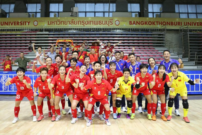 "Hủy diệt" Indonesia 5-0, tuyển Futsal nữ Việt Nam lần đầu giành huy chương Vàng SEA Games
