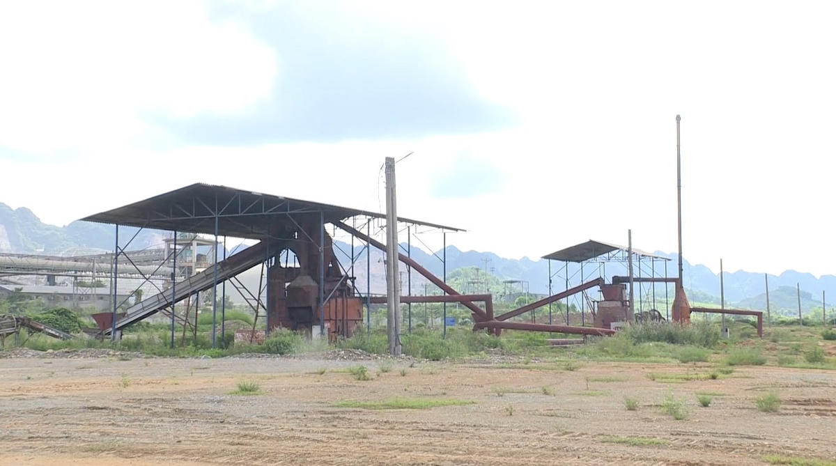 Nhà máy xử lý rác trong tình trạng dang dở. Ảnh: Nguyễn Chung.