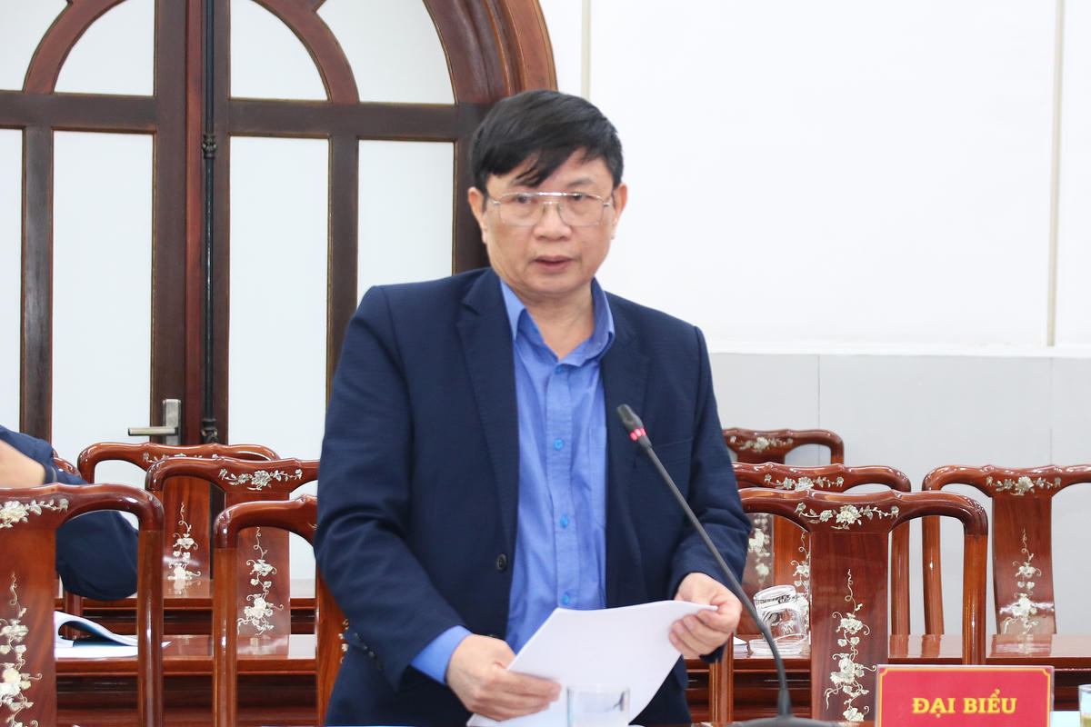 TS Tạ Văn Sỹ, nguyên Giám đốc Trung tâm bồi dưỡng cán bộ và nghiên cứu khoa học MTTQ Việt Nam phát biểu tại Hội thảo.