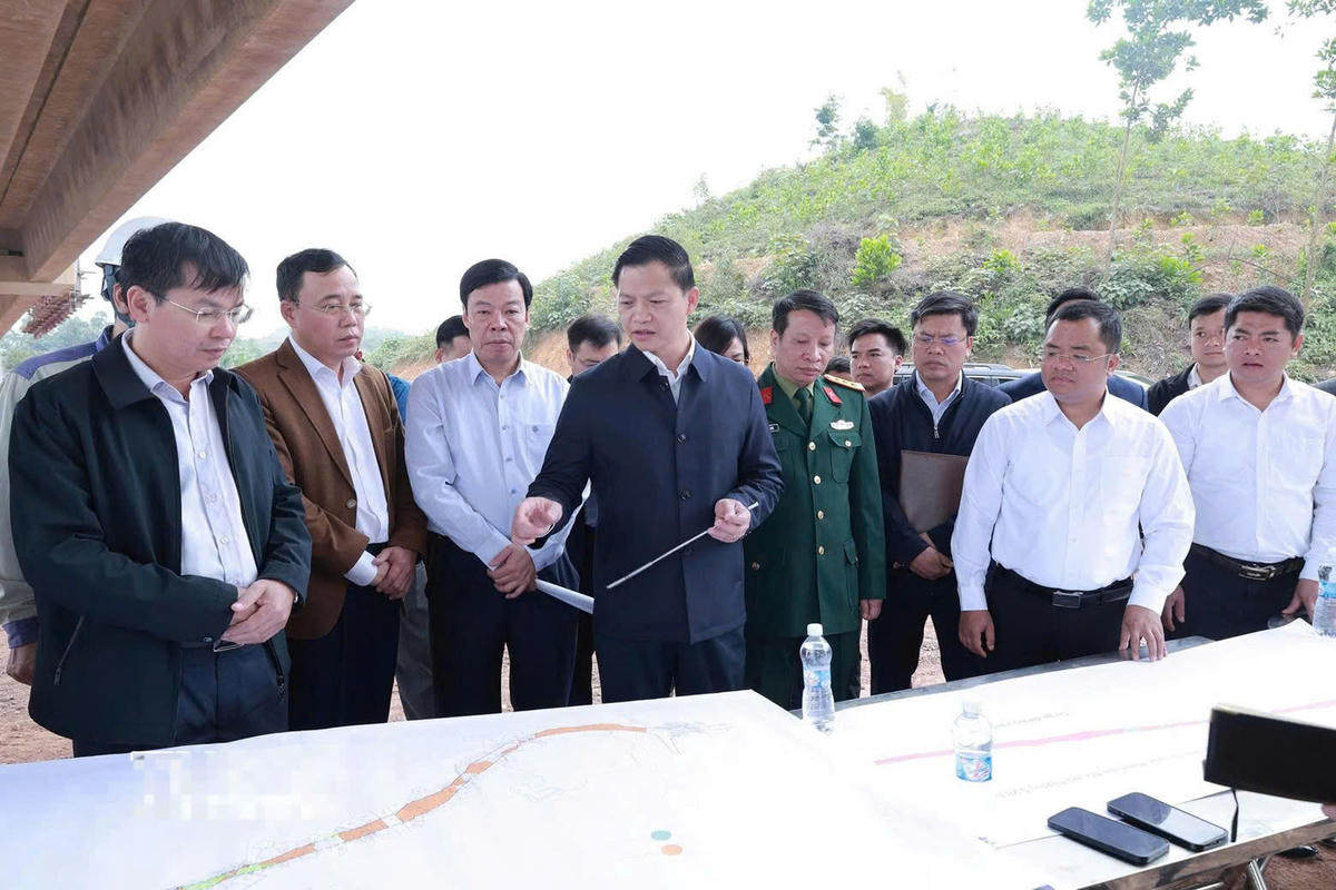 Chủ tịch UBND tỉnh Thái Nguyên Vương Quốc Tuấn yêu cầu xã Vỗ Tranh và xã Đồng Hỷ đâu năm 2026 phải bàn giao 100% mặt bằng Dự án đường Vành đai I. Ảnh: TN.