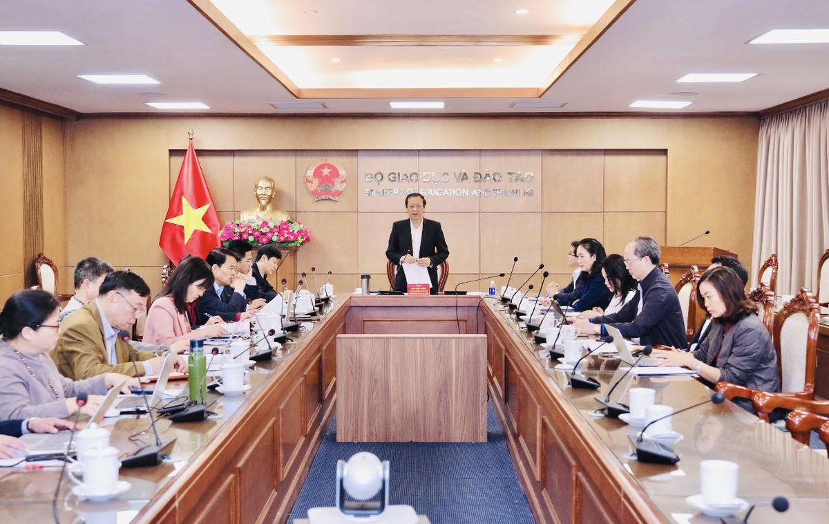 Thứ trưởng Thường trực Bộ GDĐT Phạm Ngọc Thưởng chủ trì hội nghị.