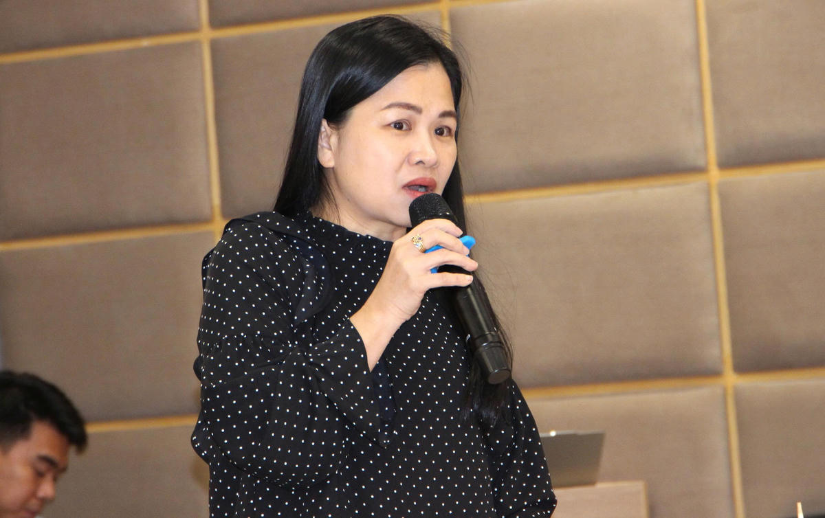 Bà Phạm Thị Vân Anh – Phó Tổng Biên tập Báo Phụ nữ TP Hồ Chí Minh nói về hoạt động cứu trợ bão lũ của Báo. Ảnh: Quốc Định