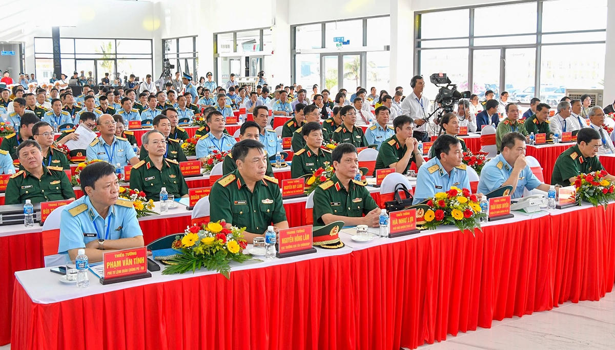 Các đại biểu dự buổi lễ. (ảnh X.H)