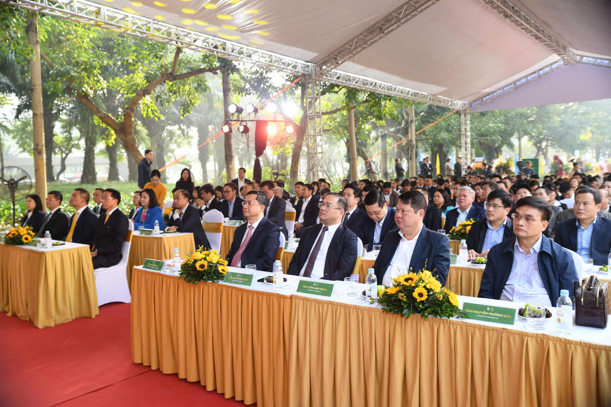 Các đại biểu dự lễ khởi công. Ảnh: Phạm Sỹ.