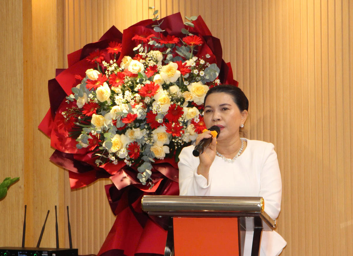 Bà Đặng Thị Kim Oanh - Tổng Giám đốc Tập đoàn Kim Oanh, người sáng lập Quỹ Khởi sự Từ Tâm phát biểu tại hội thảo. Ảnh: Quốc Định