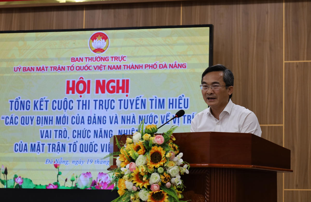 Phó Chủ tịch Ủy ban MTTQ Việt Nam TP Đà Nẵng Nguyễn Phi Hùng phát biểu tại hội nghị. Ảnh: T. Thành.