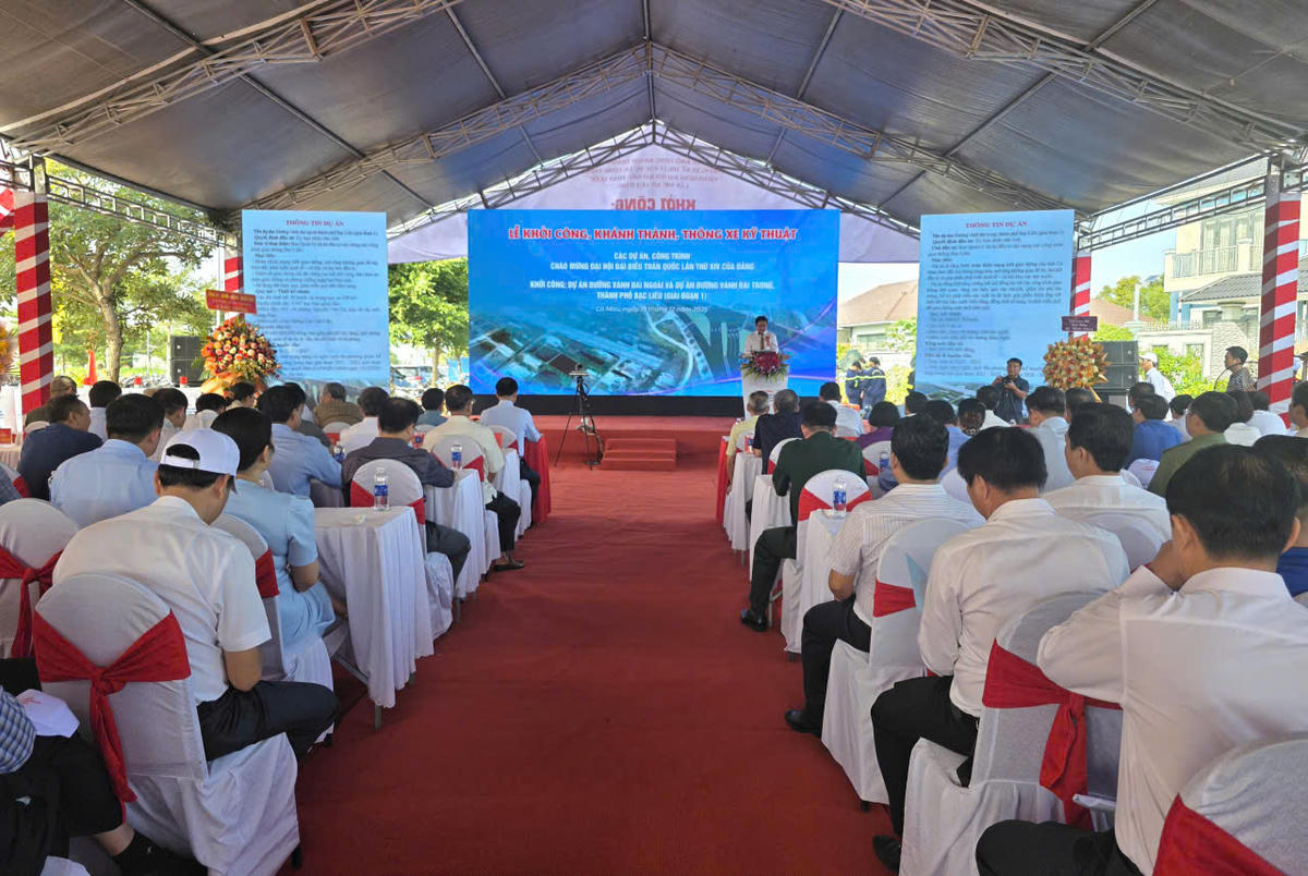 Quang cảnh lễ khởi công 2 Dự án Đường vành đai ngoài và Dự án Đường vành đai trong trên địa bàn TP Bạc Liêu, tỉnh Bạc Liêu trước hợp nhất đơn vị hành chính cấp tỉnh. Ảnh: Nguyên Du