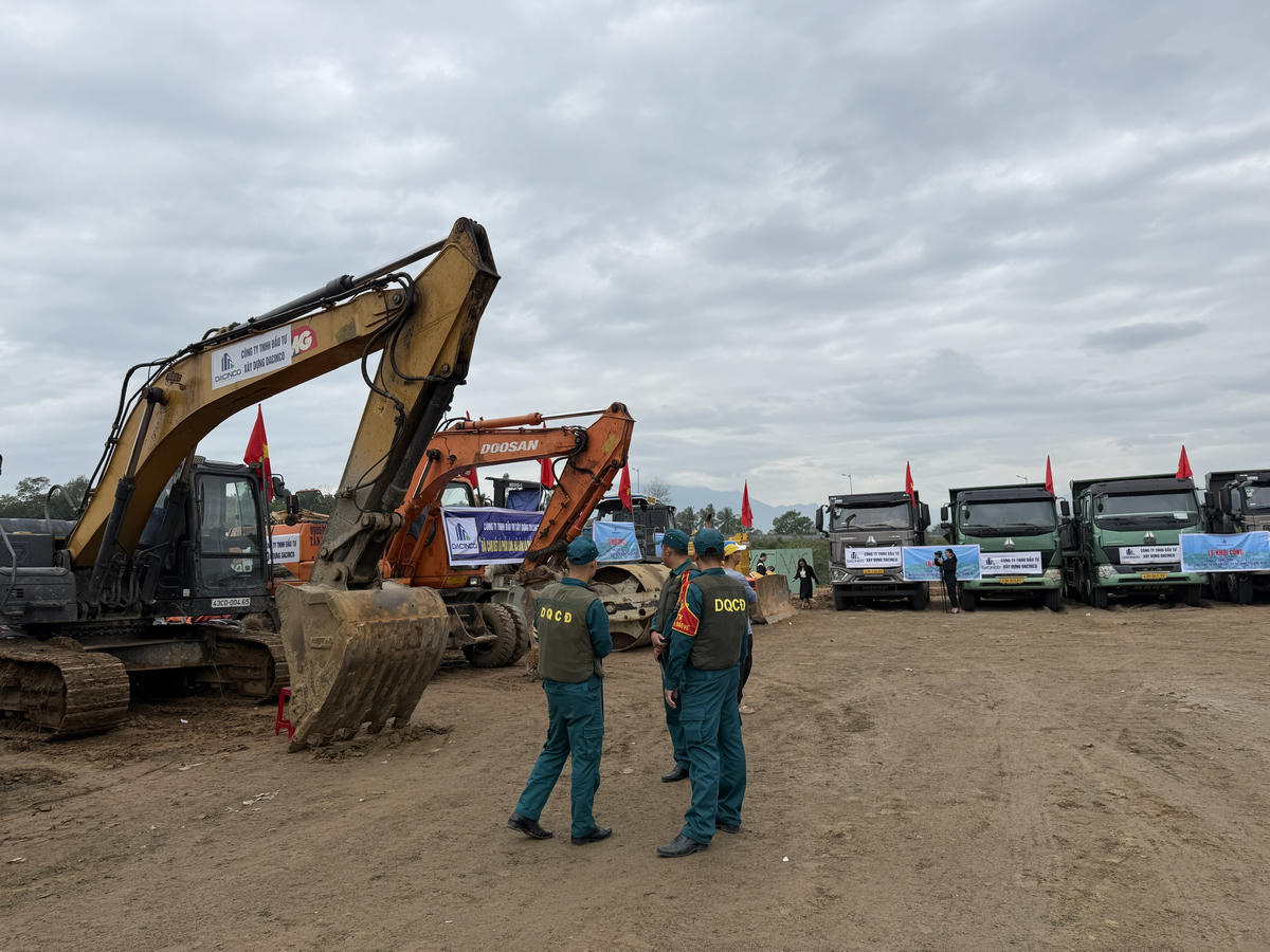 Khởi công nút giao thông huyết mạch. Ảnh: Nguyễn Tú.