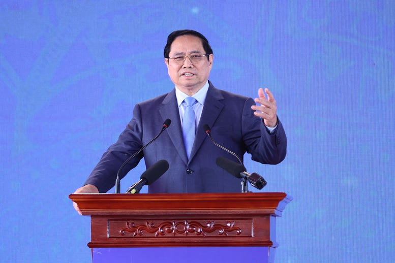 Thủ tướng Phạm Minh Chính phát biểu tuyên bố khởi công, khánh thành 234 dự án lớn trên cả nước. Ảnh: Nhật Bắc