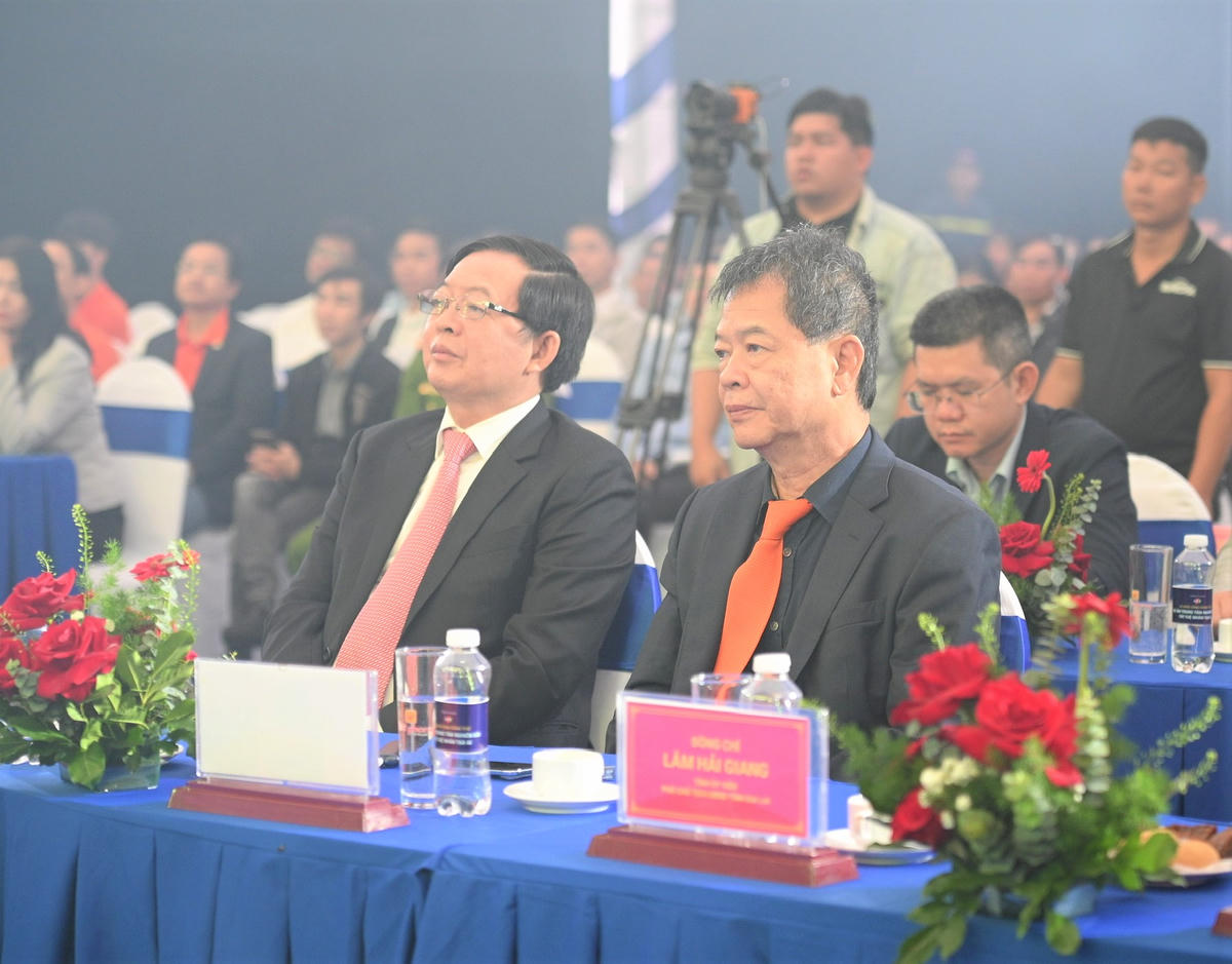 Phó Thủ tướng Hồ Quốc Dũng dự lễ khởi công động thổ dự án Trung tâm nghiên cứu trí tuệ nhân tạo AI. Ảnh: Đình Sang.