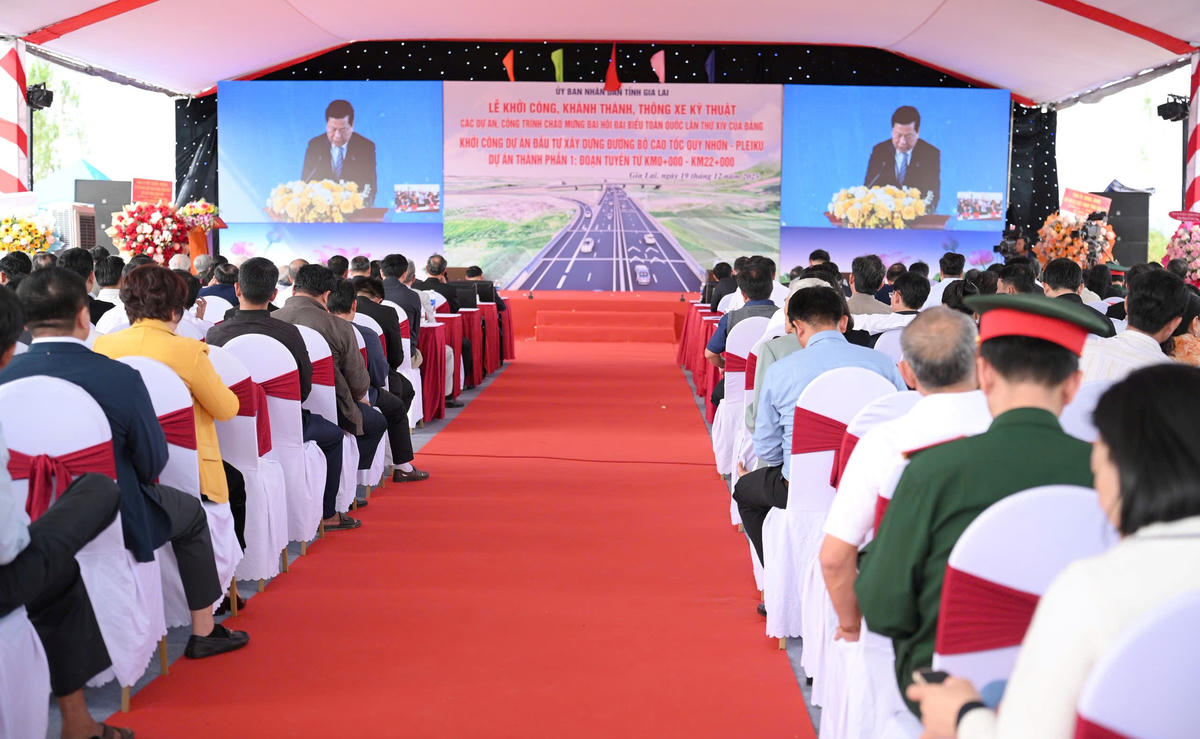 Quang cảnh Lễ khởi công dự án Đầu tư xây dựng đường bộ cao tốc Quy Nhơn-Pleiku. Ảnh:Chí Đại.. 